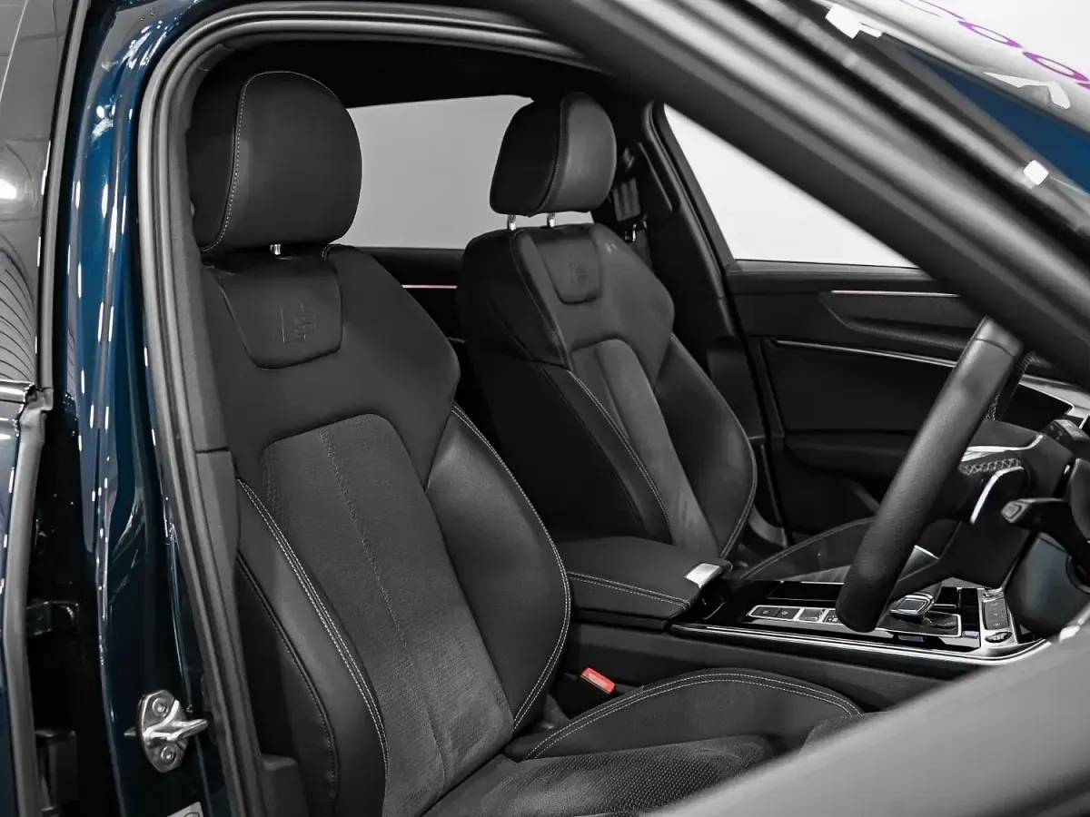 Used Audi A6 Black Edition 204 HP (150 kW) 2023 Blue Estate