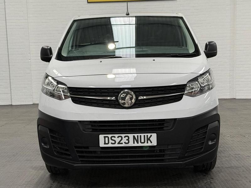 Used Vauxhall Vivaro S 100 HP (73 kW) 2023 White MPV
