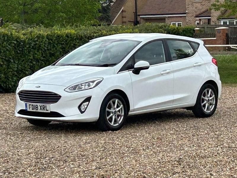 Usado Ford Fiesta Zetec 100 HP (73 kW) 2018 Branco Citadino