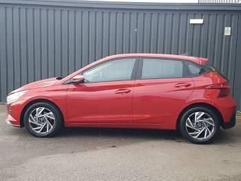 New Hyundai i20 Advanced 100 HP (73 kW) 2025 Red Hatchback