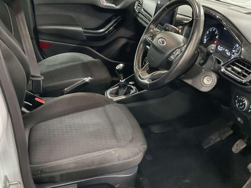 Used Ford Fiesta Zetec 100 HP (73 kW) 2018 White Hatchback