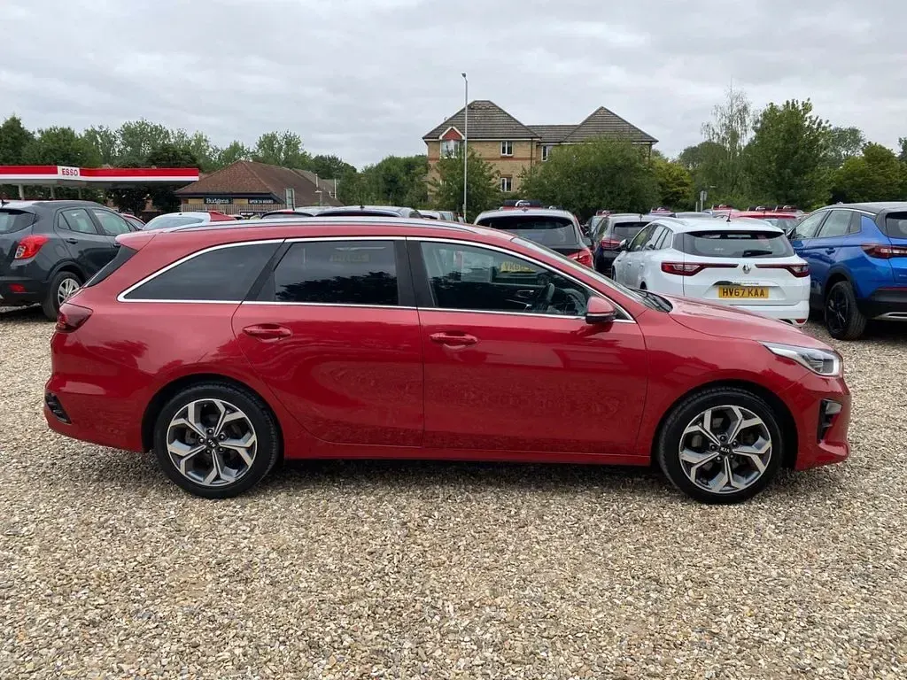 Used Kia Ceed Sportswagon 114 HP (83 kW) 2019 Red Estate