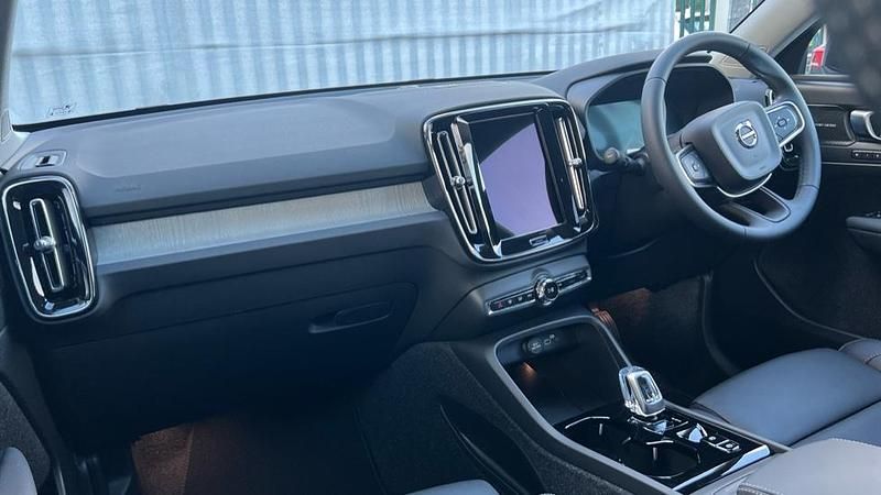 Nuevo Volvo XC40 Ultra 163 CV (119 kW) 2025 Plateado SUV