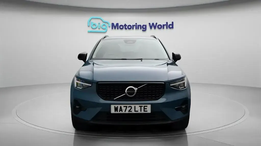 Used Volvo XC40 Plus 197 HP (144 kW) 2022 Blue SUV