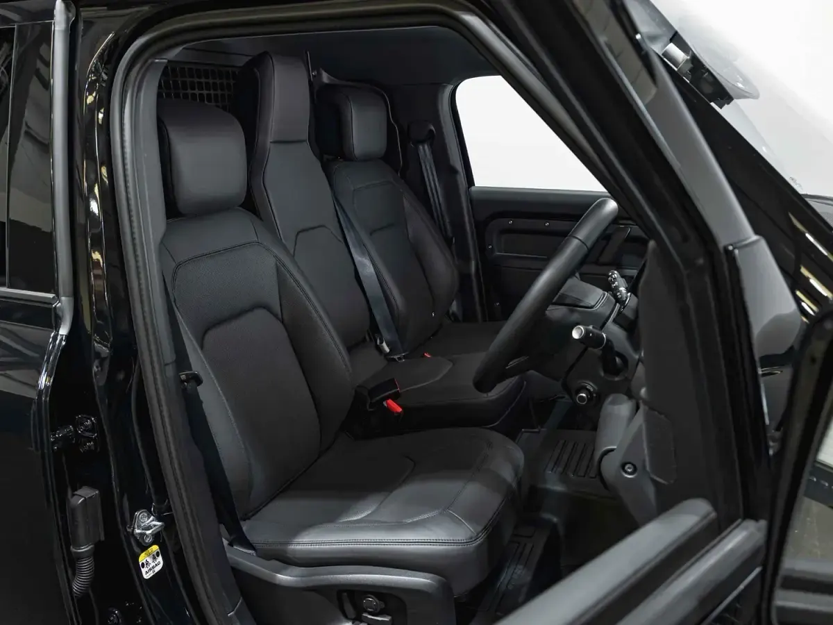 Used Land Rover Defender HSE Dynamic 2026 Black SUV