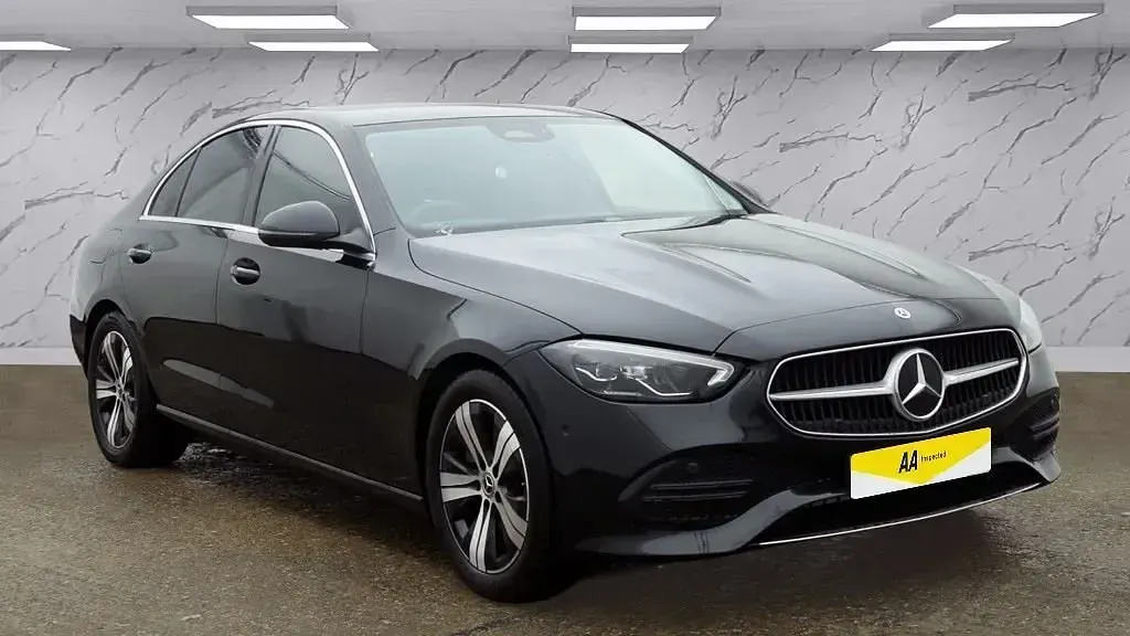 Używany Mercedes C220 2022 Czarny Sedan/Limuzyna