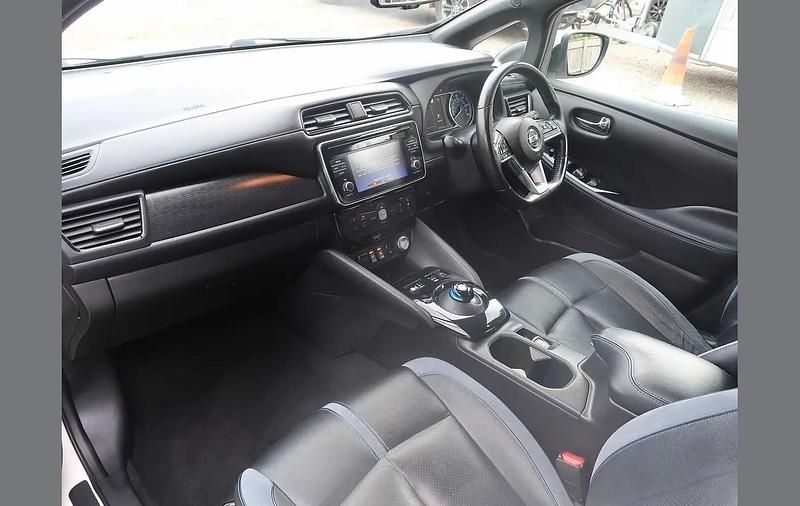 Used Nissan Leaf Tekna 110 kW (150 HP) 2018 White Hatchback
