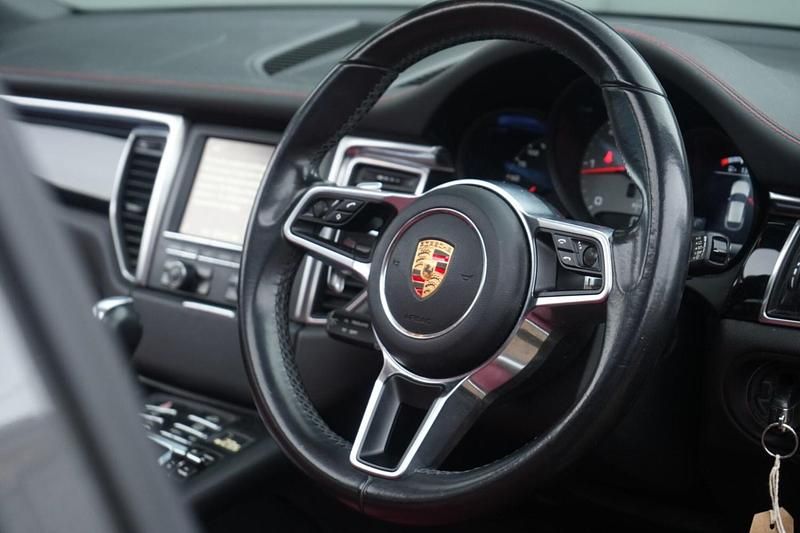 Used Porsche Macan 258 HP (189 kW) 2015 Grey SUV