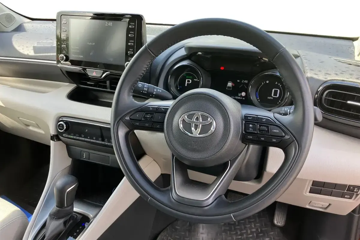 Usata Toyota Yaris Hybrid 116 CV (85 kW) 2021 Rosso Utilitaria