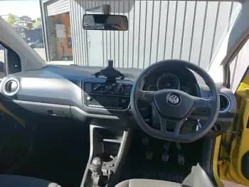 Usado VW up! move up! 60 HP (44 kW) 2018 Amarelo Citadino