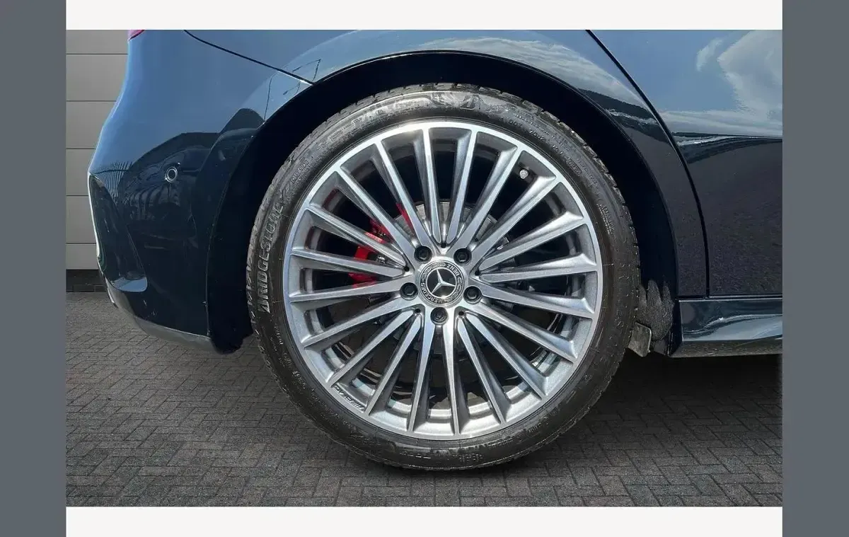 Used Mercedes A180 AMG Line Premium Plus 134 HP (98 kW) 2024 Black Hatchback
