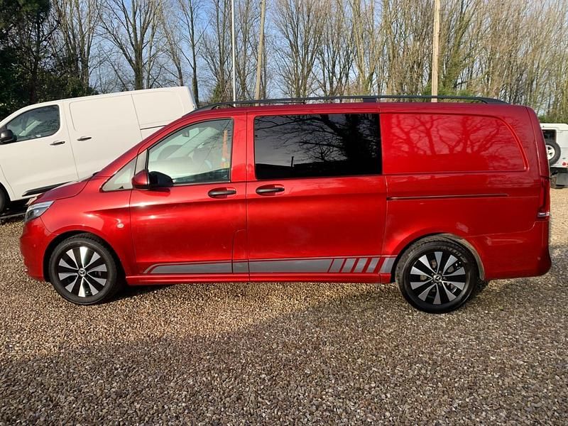 Used Mercedes Vito 190 HP (139 kW) 2021 Red Van