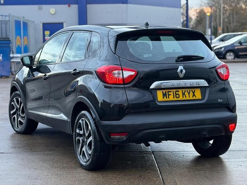 Used Renault Captur Dynamique 90 HP (66 kW) 2016 Black SUV