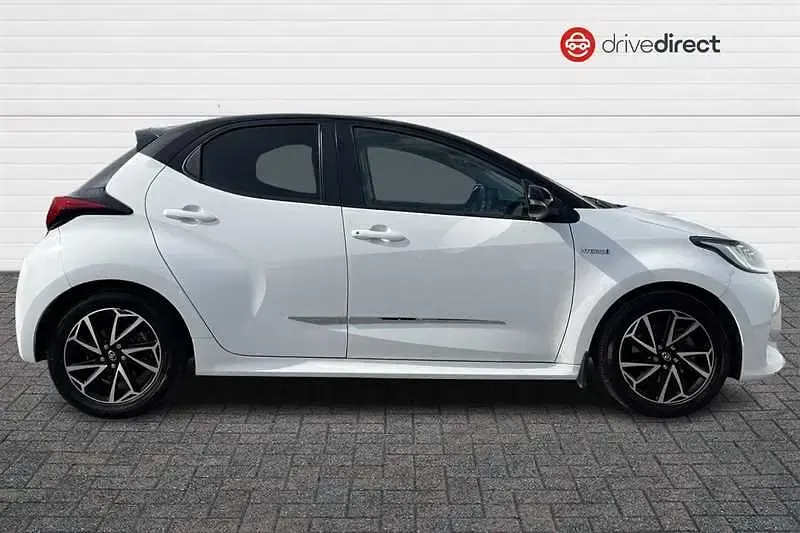 Used Toyota Yaris Design 116 HP (85 kW) 2021 White Hatchback
