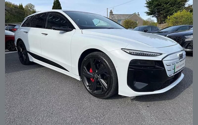 White Used 2025 Audi e-tron Performance SUV | £49,995 (Super price) - Image 1/4