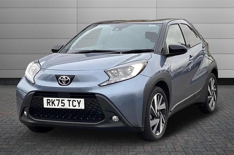 Used Toyota Aygo X 72 HP (52 kW) 2025 Persian salt with black SUV