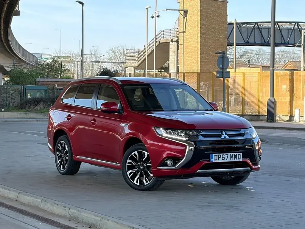 Usado Mitsubishi Outlander P-HEV 200 HP (147 kW) 2018 Vermelho SUV