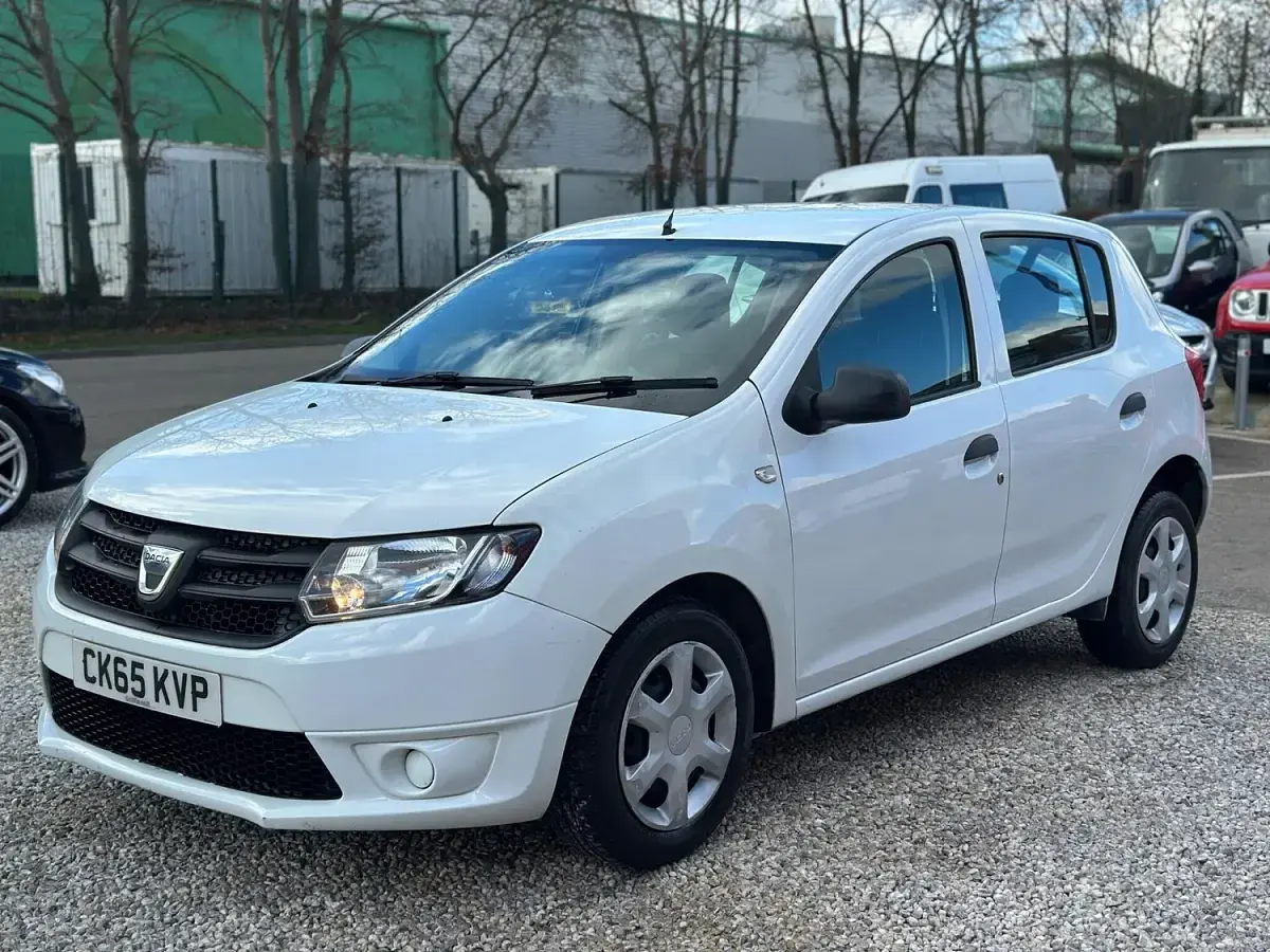 Used Dacia Sandero Ambiance 2015 White Hatchback