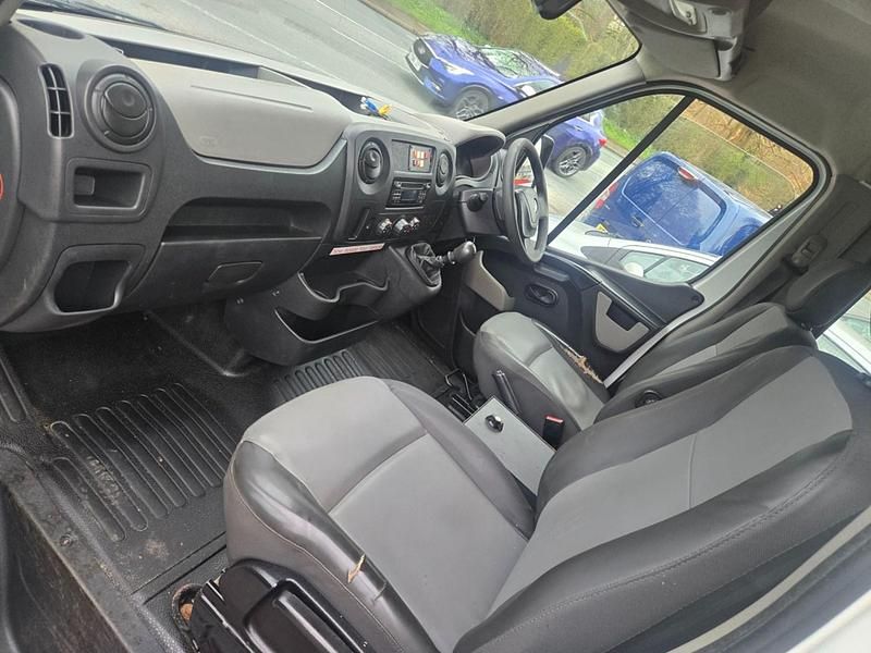 Used Vauxhall Movano 130 HP (95 kW) 2017 White MPV