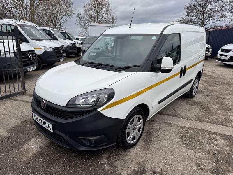 Used Fiat Doblò 90 HP (66 kW) 2022 White MPV