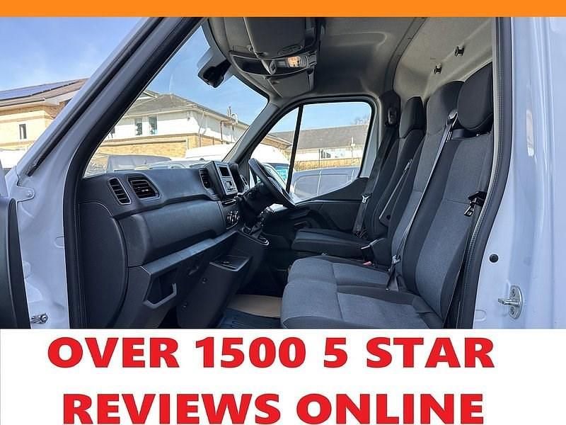 Used Renault Master Business 135 HP (99 kW) 2023 White MPV