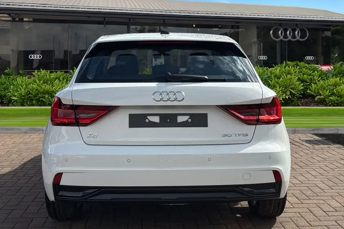 Nouă Audi A1 Sportback Sport 110 CP (80 kW) 2026 Alb Hatchback