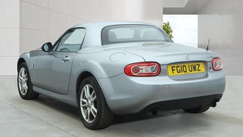 Usado Mazda MX5 126 HP (92 kW) 2010 Prateado Cabrios