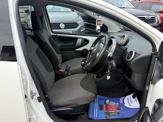Used Toyota Aygo 68 HP (50 kW) 2013 White Hatchback