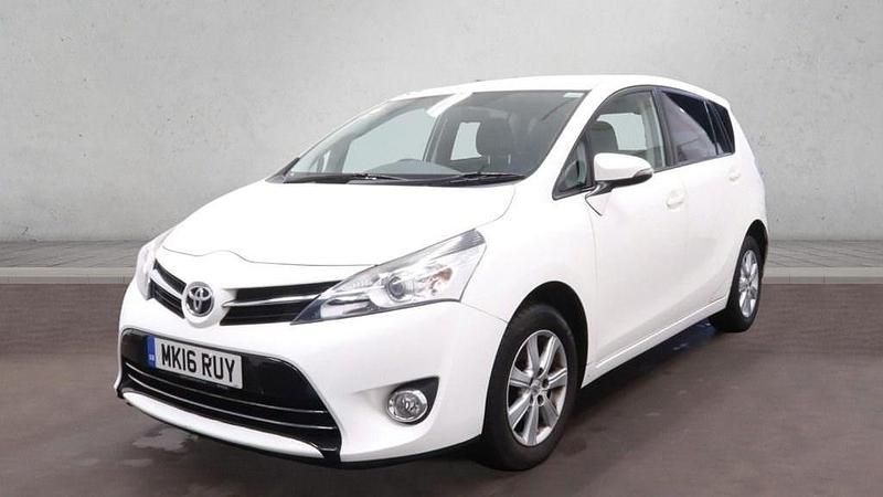 Usado Toyota Verso 132 HP (97 kW) 2016 Branco Monovolume