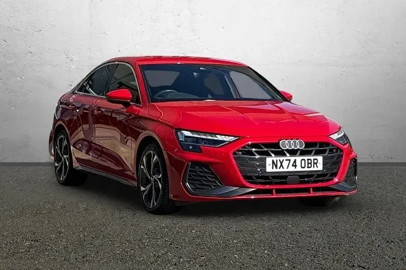 Begagnad Audi A3 S-Line 150 HK (110 kW) 2024 Röd Sedan