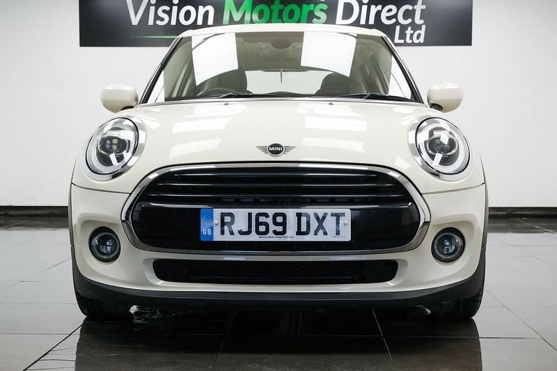 Begagnad Mini Cooper Classic 2019 Vit Halvkombi