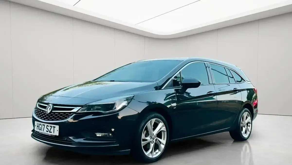 Used Vauxhall Astra SRi 150 HP (110 kW) 2017 Black Estate