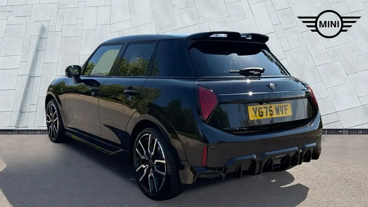 Used Mini Cooper Hatch 113 kW (154 HP) 2025 Black Hatchback