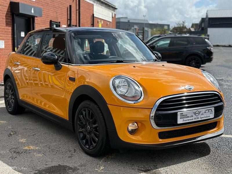 Usado Mini Cooper Hatch 2016 Naranja Utilitario