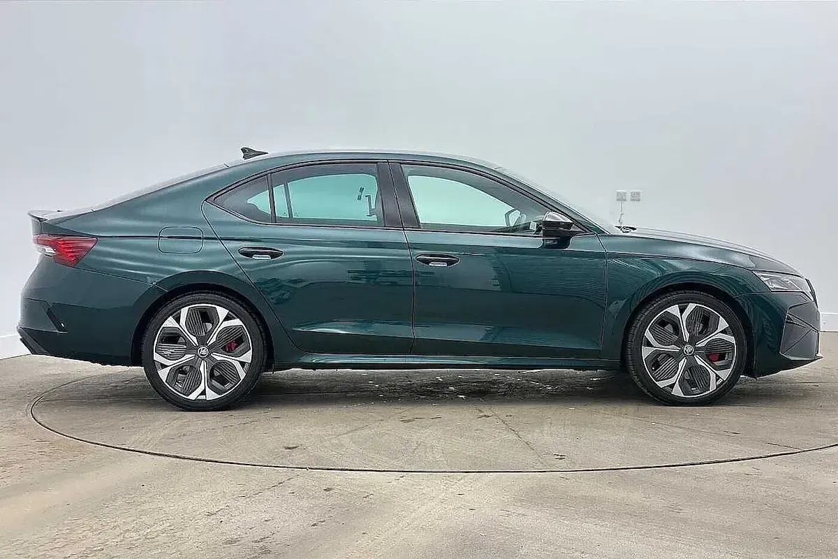 Used Skoda Octavia vRS 261 HP (191 kW) 2025 Royal green metallic Hatchback