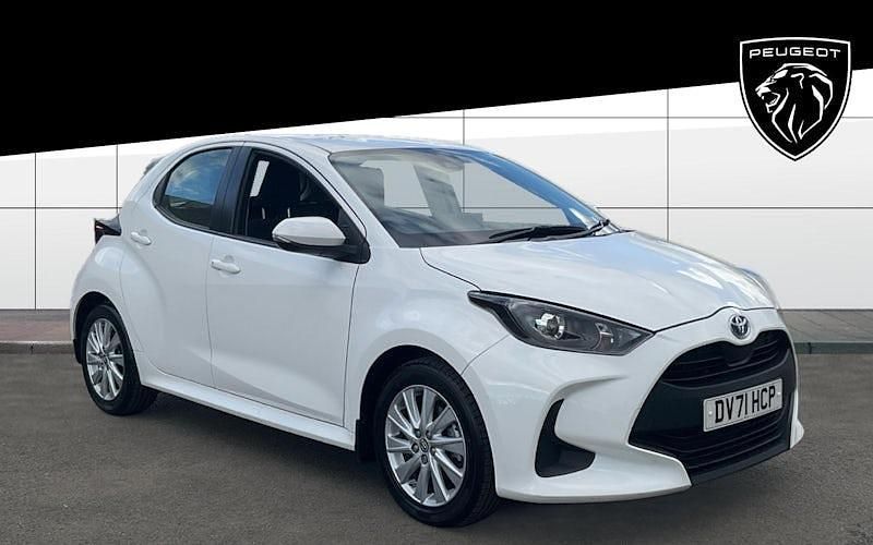 Used 2025 Toyota Yaris Hybrid Hatchback | £14,922 (Super price) - Image 1/4