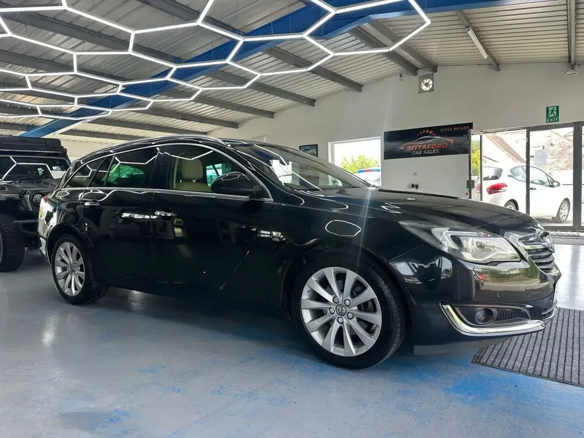 Second-hand Vauxhall Insignia Elite 2015 Negru Break