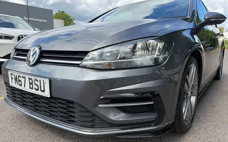 Second-hand VW Golf VII R-line 150 CP (110 kW) 2018 Gri Hatchback