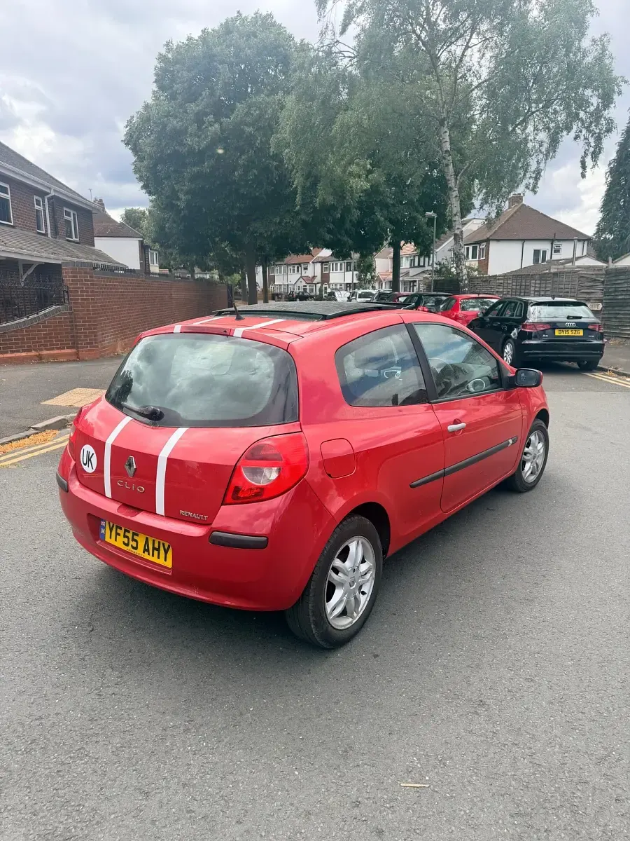 Used Renault Clio Dynamique 2005 Red Hatchback
