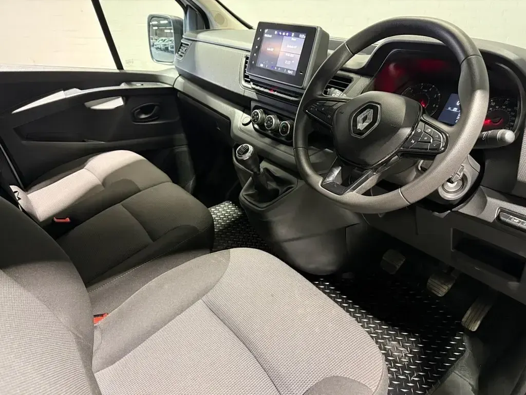 Used Renault Trafic 2023 White MPV