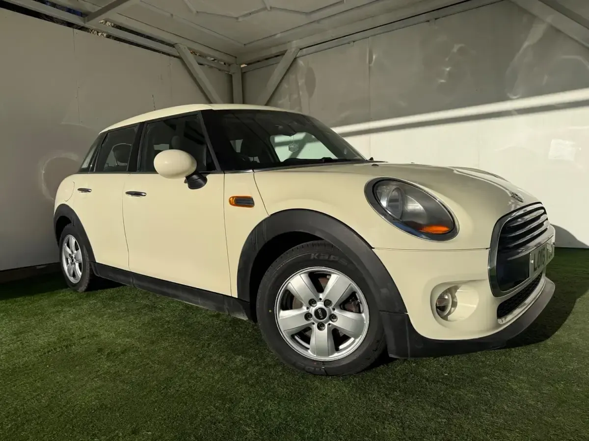 Used Mini Cooper D Hatch 116 HP (85 kW) 2016 White Hatchback
