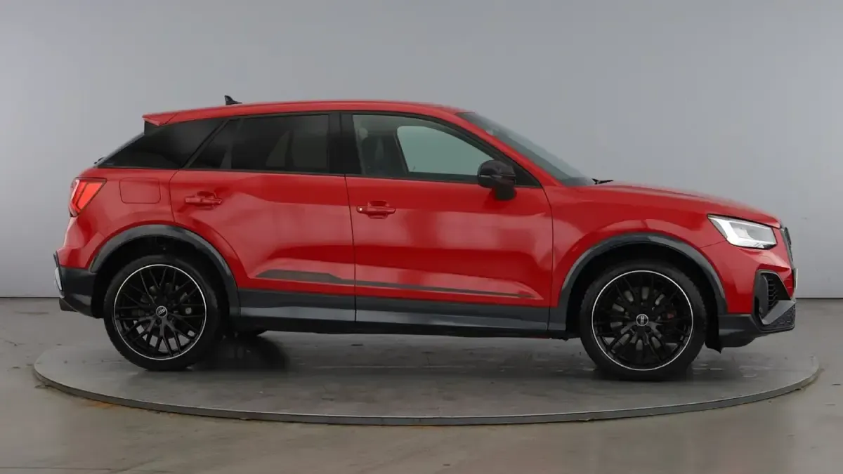Używany Audi SQ2 Black Edition 300 KM (220 kW) 2025 Czerwony SUV