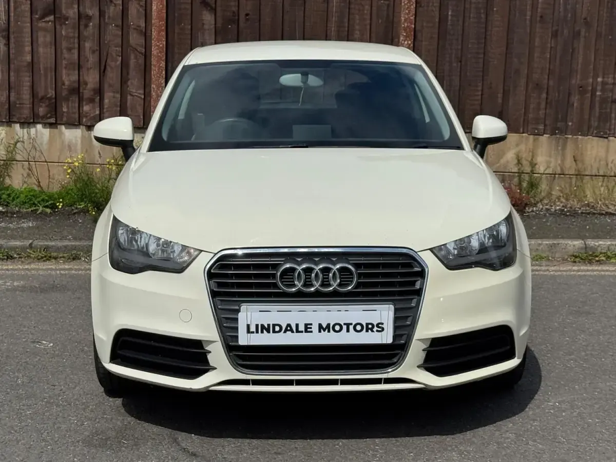 Used Audi A1 Design 103 HP (75 kW) 2011 White Hatchback