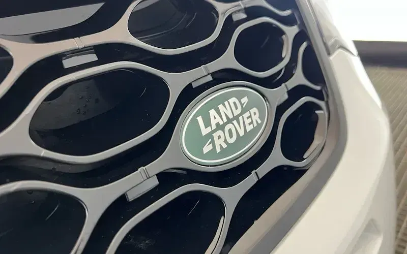 Used Land Rover Discovery 5 SE Dynamic 269 HP (197 kW) 2024 SUV
