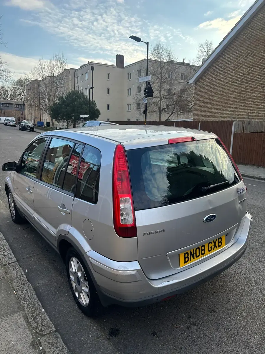 Used Ford Fusion Zetec 101 HP (74 kW) 2008 Silver Hatchback