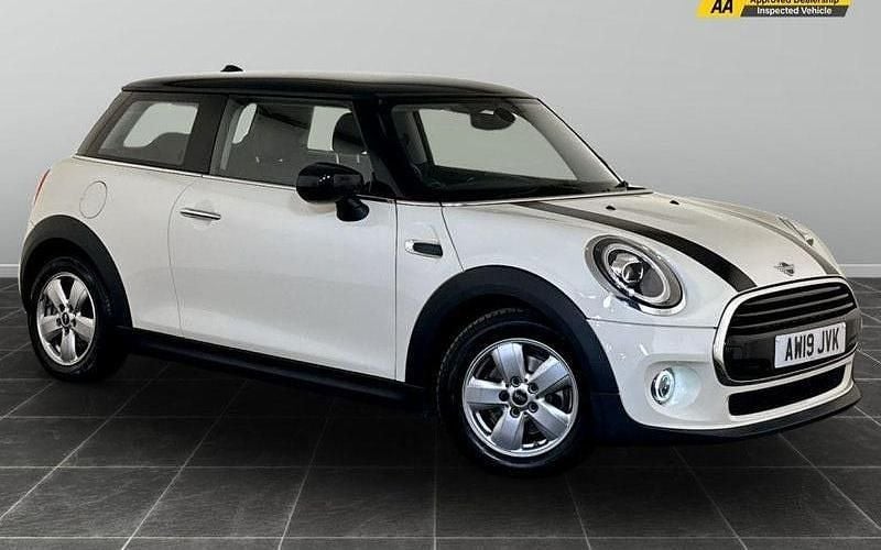 Used 2021 Mini Cooper Classic Hatchback | £10,195 (Super price) - Image 1/2