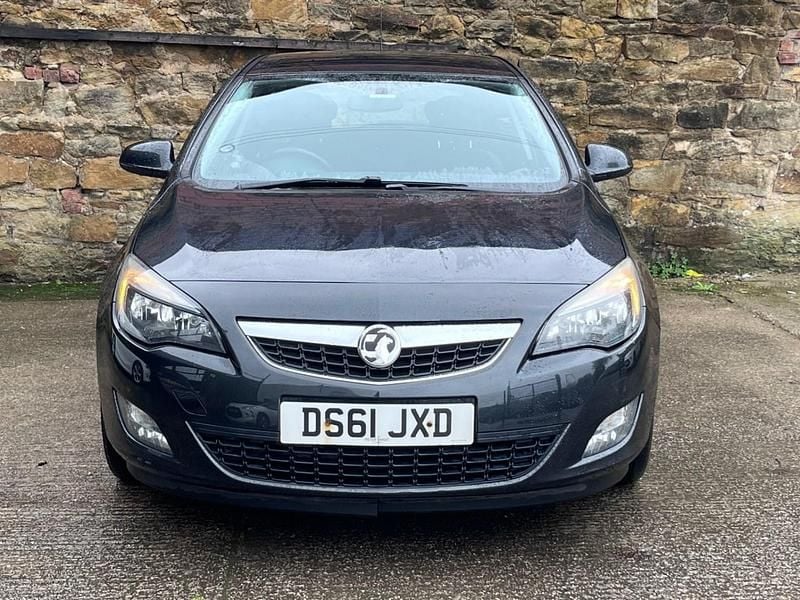 Used Vauxhall Astra SRi 115 HP (84 kW) 2011 Black Hatchback