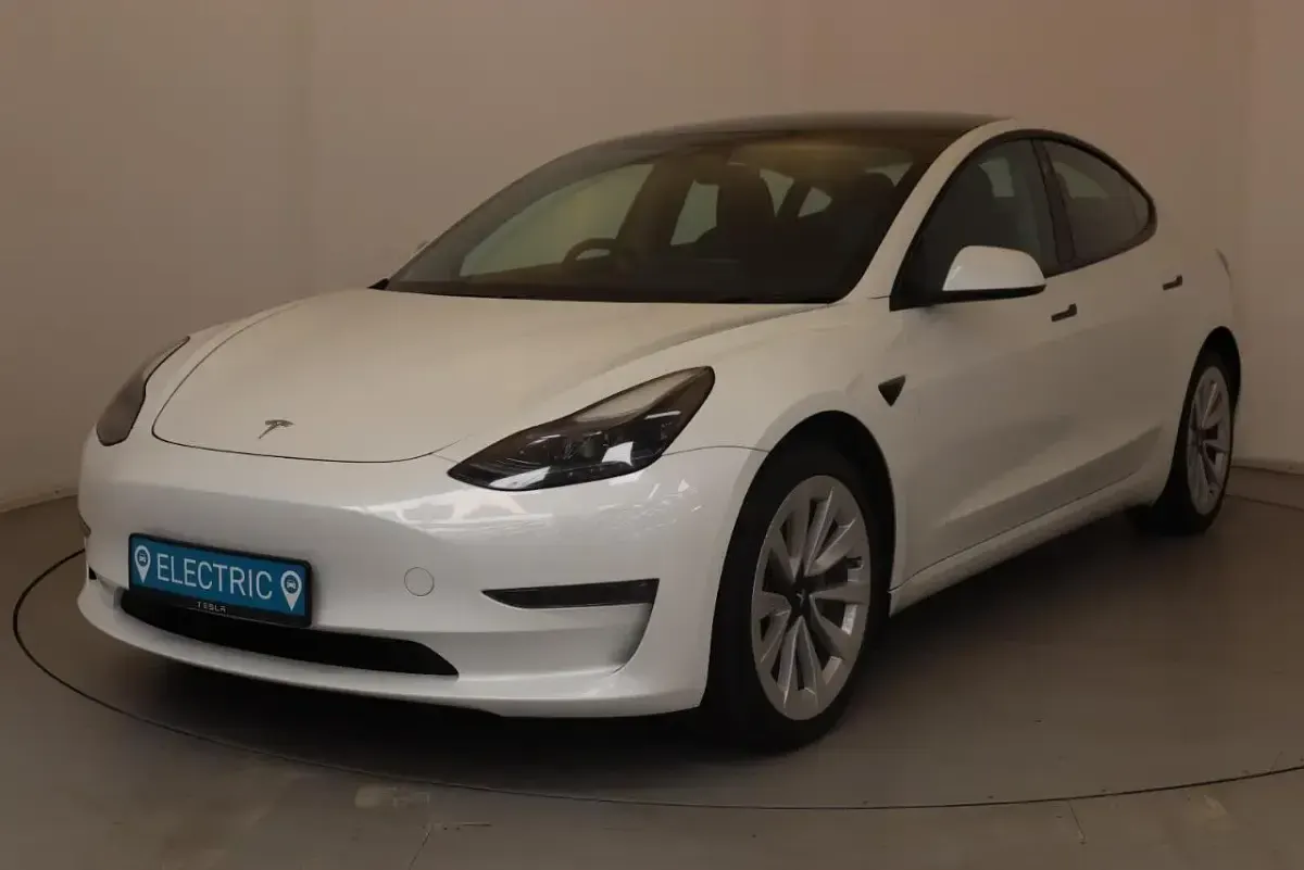Used Tesla Model 3 250 kW (341 HP) 2022 White Sedan