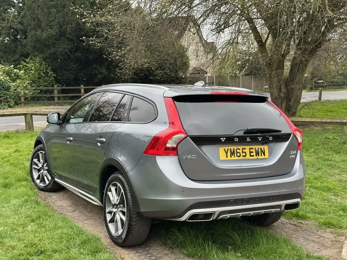 Used Volvo V60 CC 190 HP (139 kW) 2016 Grey Estate
