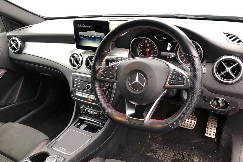 Used Mercedes GLA200 Active 156 HP (114 kW) 2019 Grey SUV